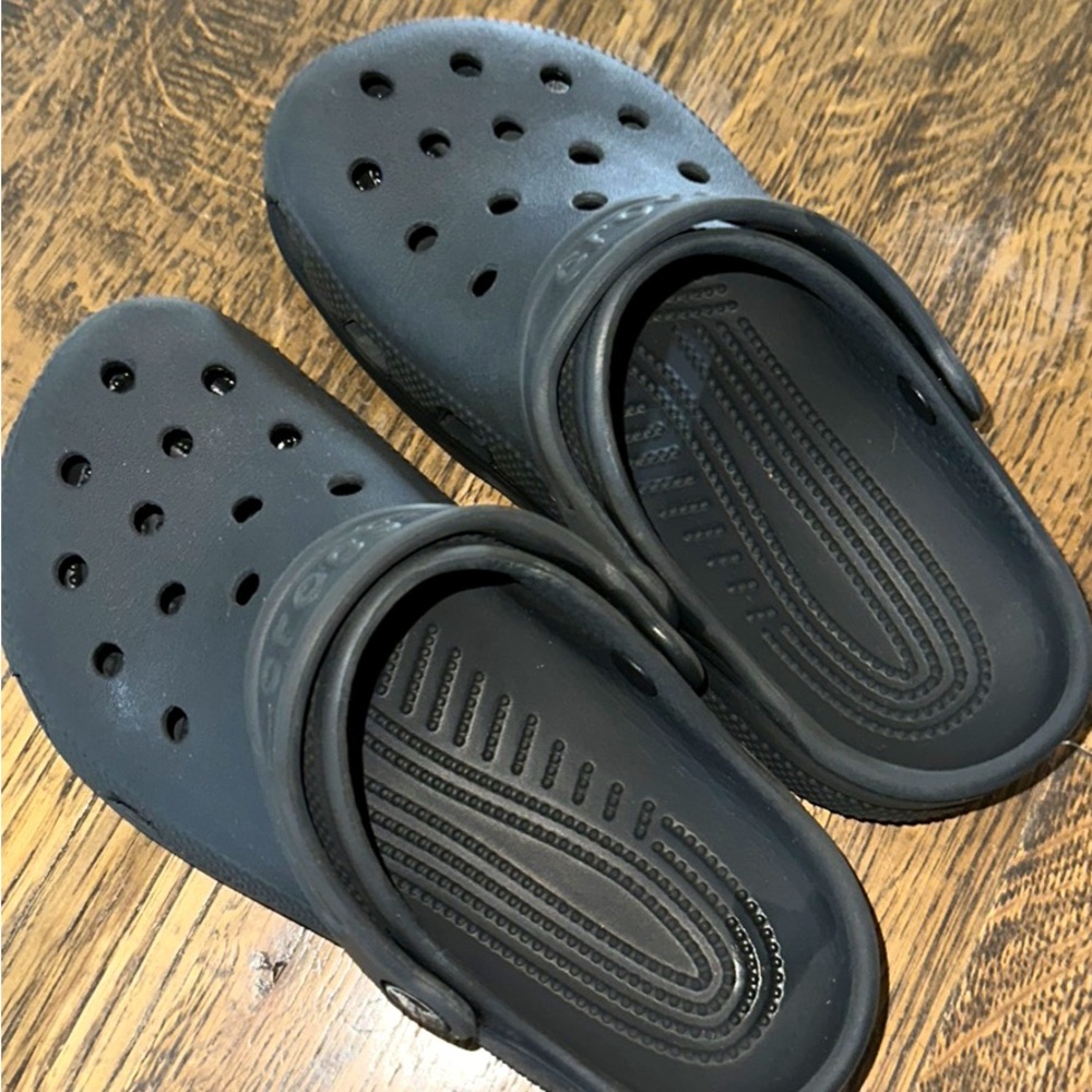 Youth crocs